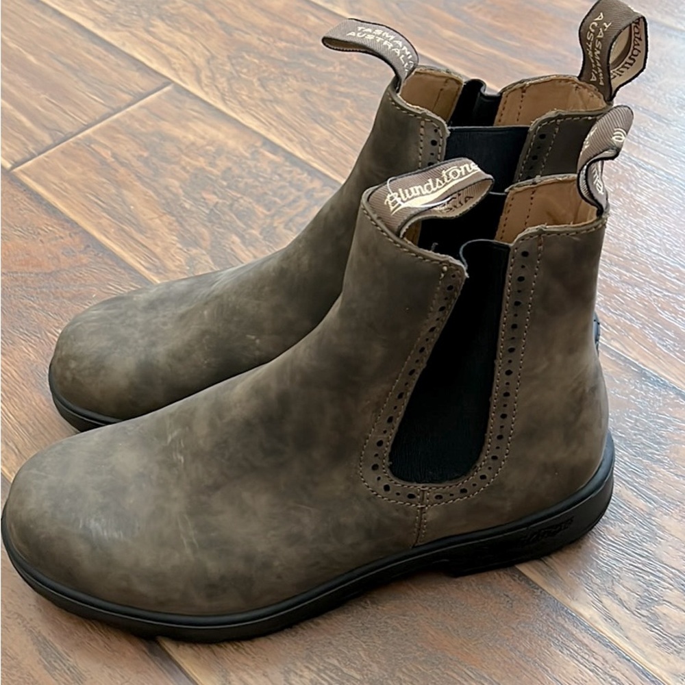 Womens Blundstones Size 8 (US womens size 11)